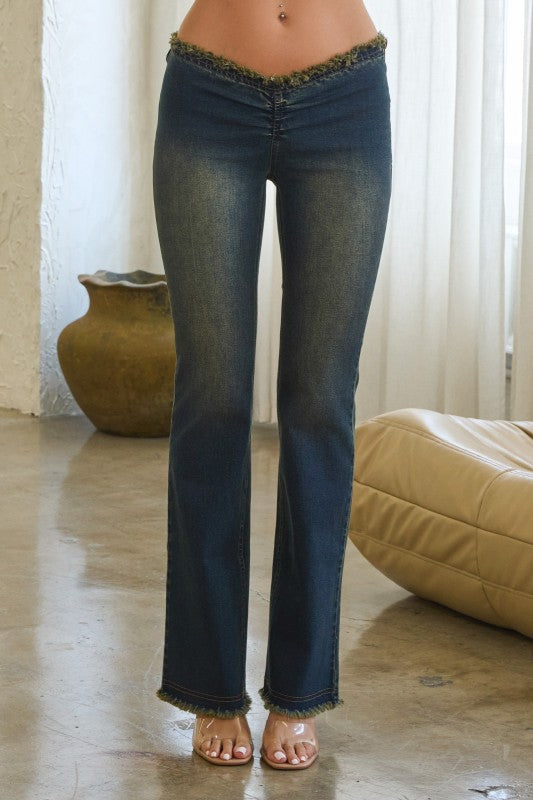 Frayed Hem V-Cut Jeans