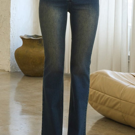 Frayed Hem V-Cut Jeans