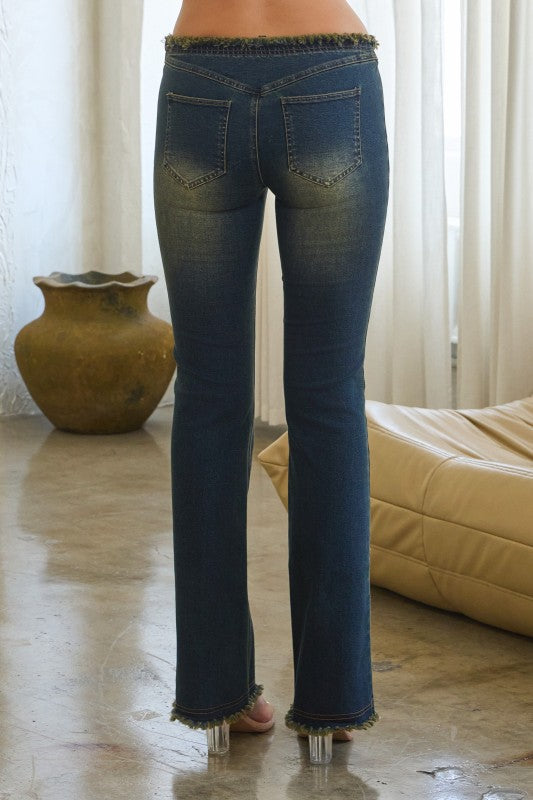 Frayed Hem V-Cut Jeans