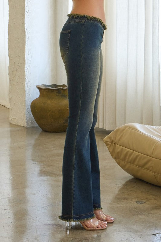 Frayed Hem V-Cut Jeans